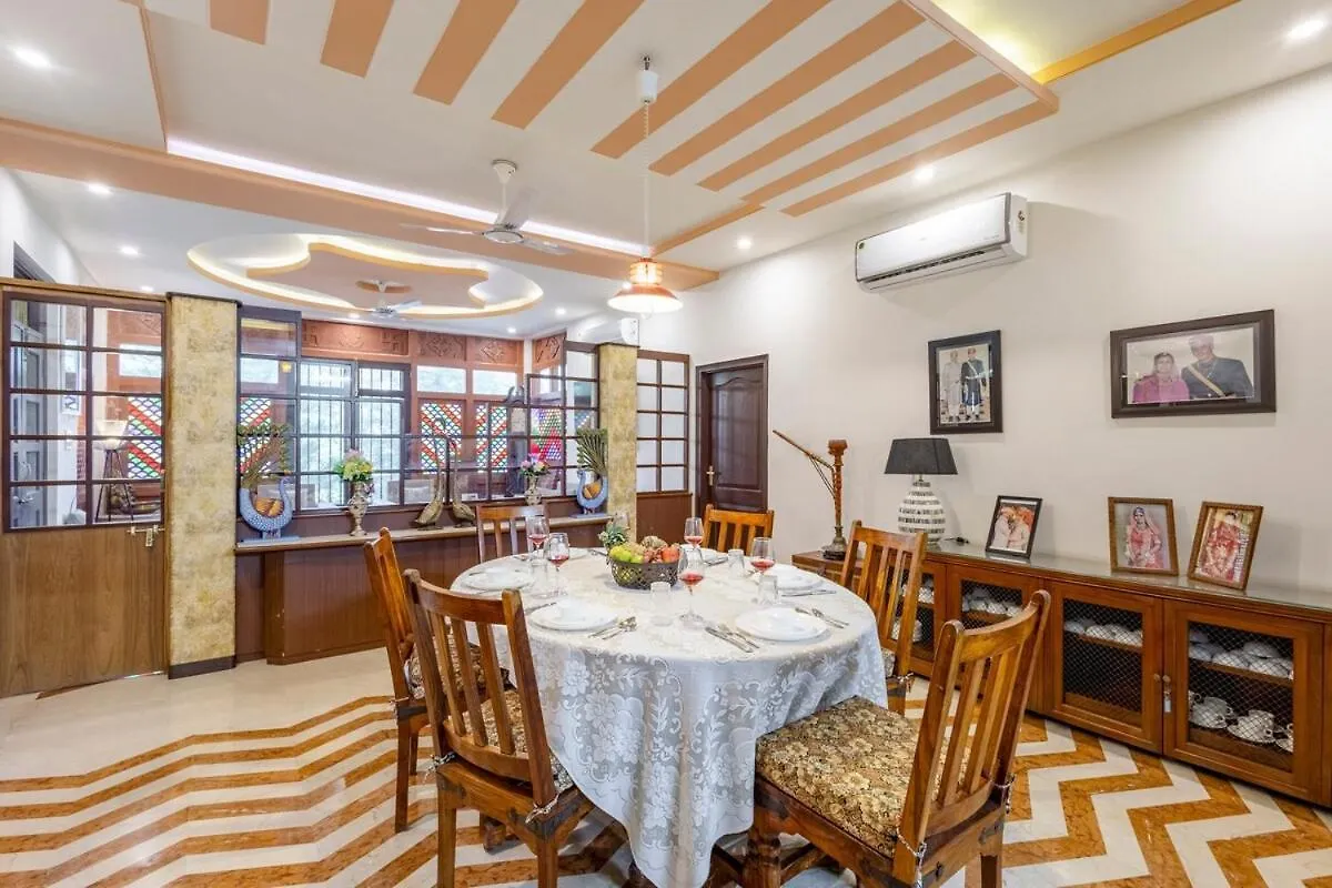 Abhimanyu Mansion Emerald 1-Room Retreat With Common Outdoor Dining Area & Garden 우다이푸르 빌라