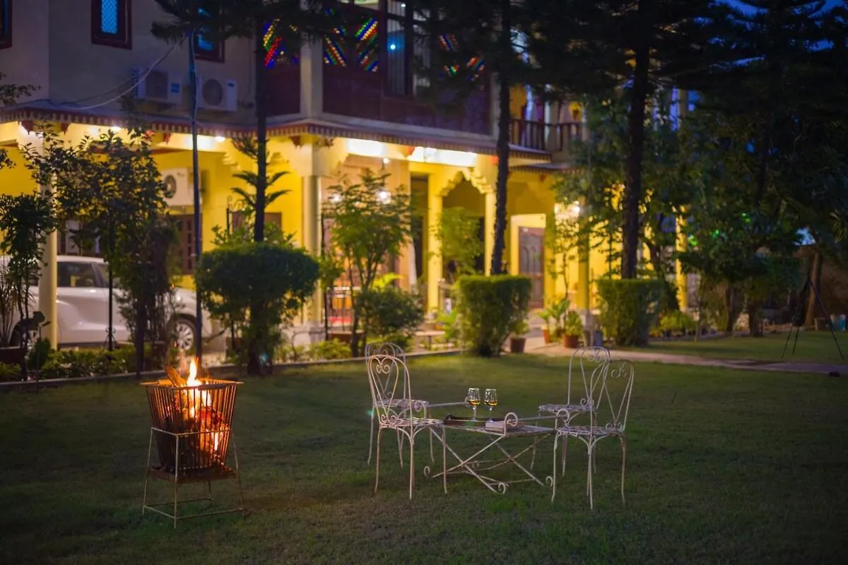 Abhimanyu Mansion Emerald 1-Room Retreat With Common Outdoor Dining Area & Garden Ουνταϊπούρ